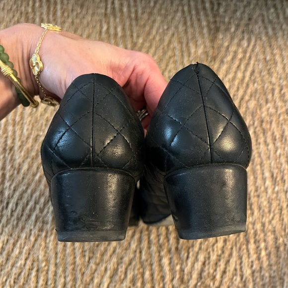 Excellent condition- Authentic Ferragamo Vara Quilted Heels in black - Picture 7 of 9